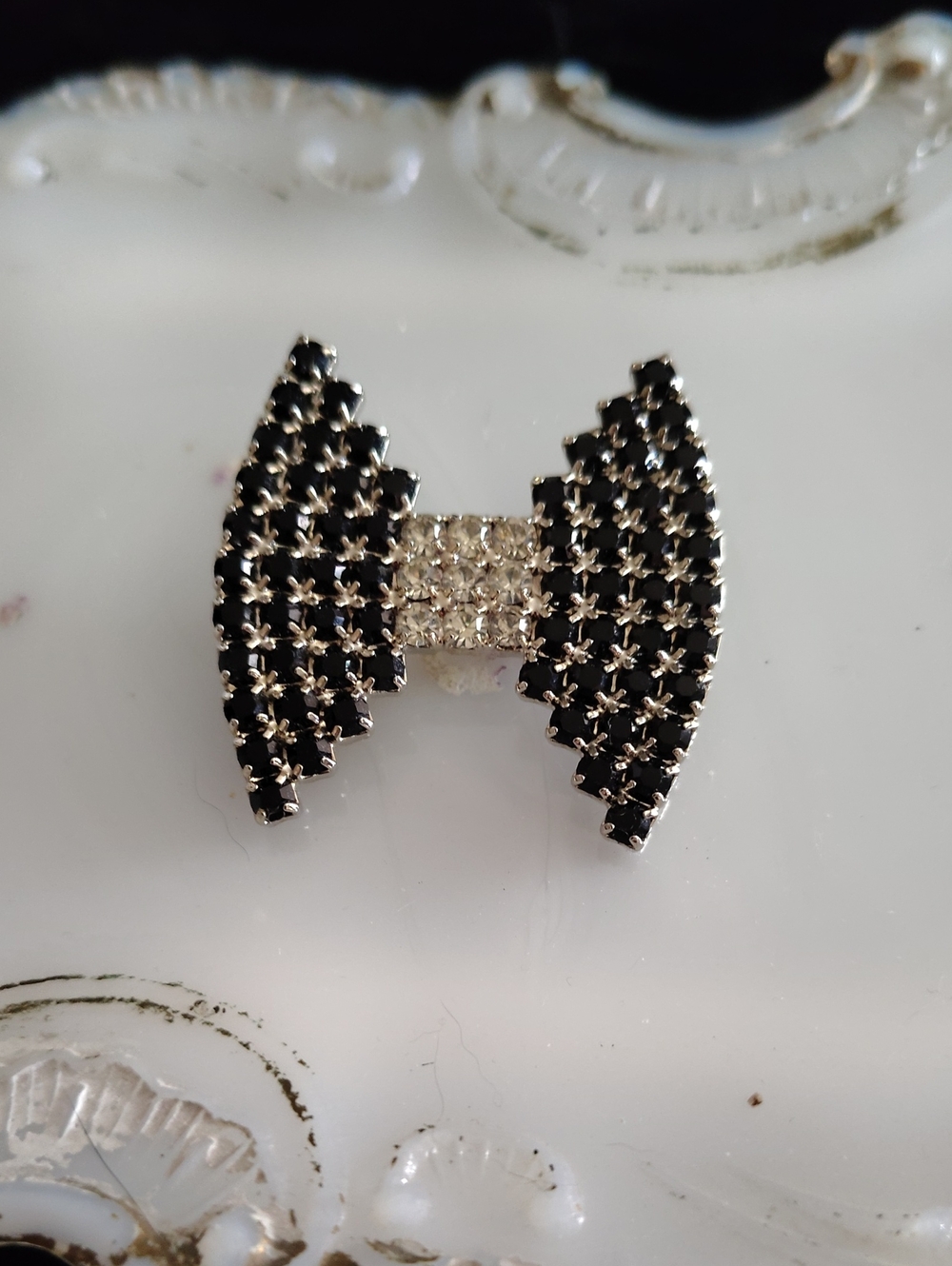 Vintage Bow Tie Brooch